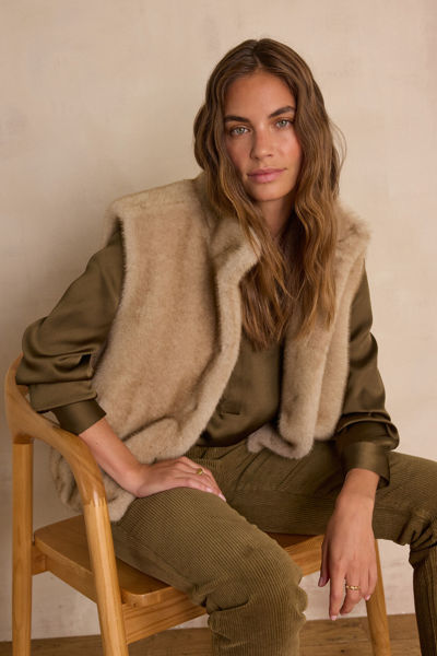 Picture of SUZANNE SLEEVELESS FLUFFY CARDIGAN